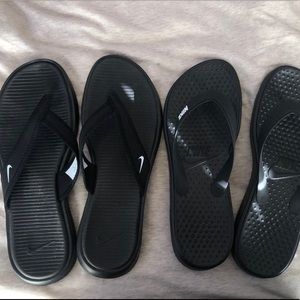 Bundle of two pairs of Nike flip flops